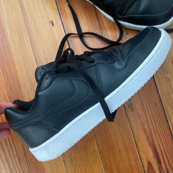 All black Nike low tops. Size 9 - Picture 2 of 4